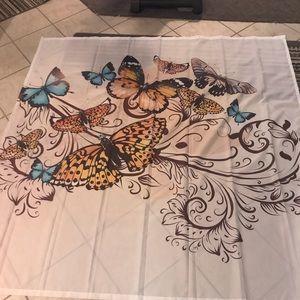 Shower curtain, clock and 2 wall accents.....